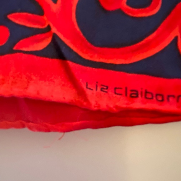 Vintage Liz Claibourne Large Roses Scarf - Picture 3 of 5